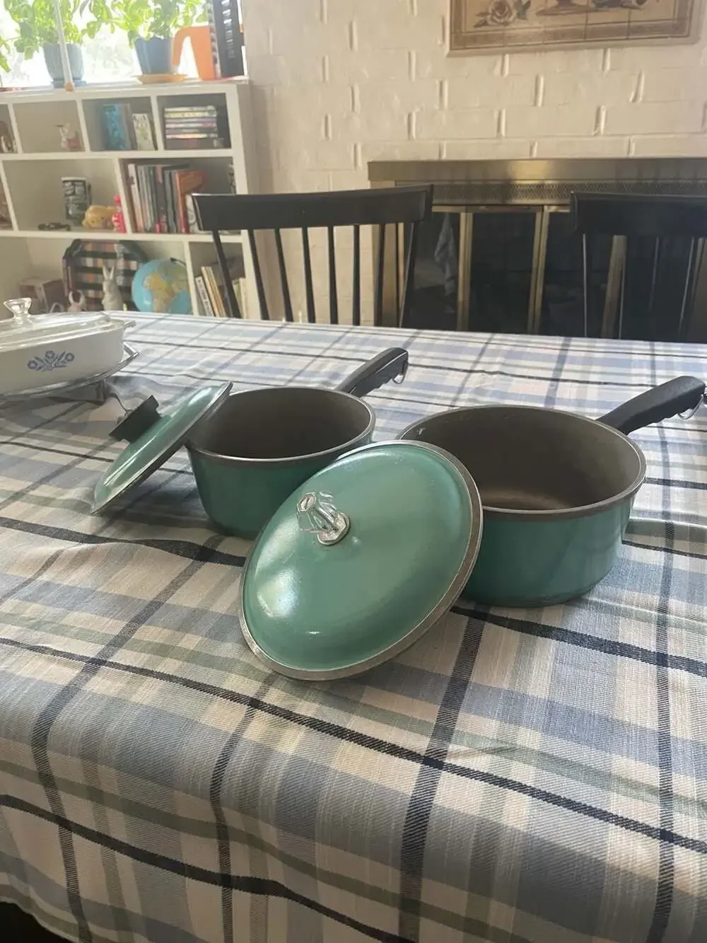 Vintage Club aluminum turquoise saucepans set of 2